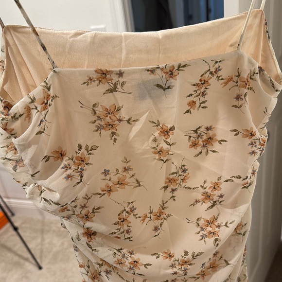 Floral Ruched Dress - Picture 6 of 7